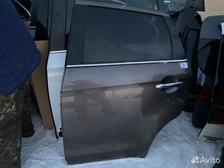 Задняя левая дверь Митсубиси асх