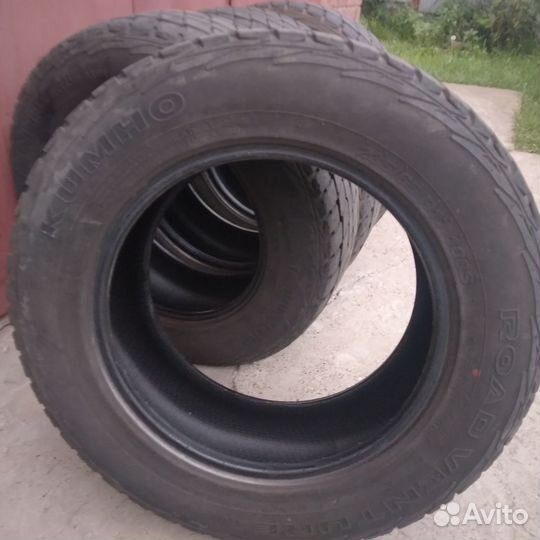 Kumho Road Venture AT61 235/65 R17