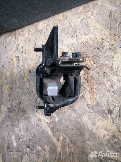 Подушка двигателя Volkswagen Polo V