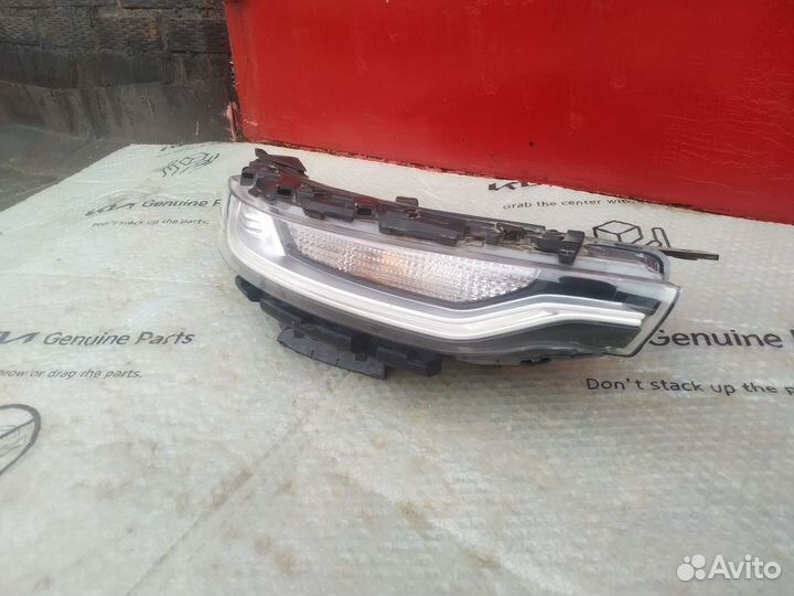 Фара правая дхо Kia Soul 3 Оригинал 92208K0100