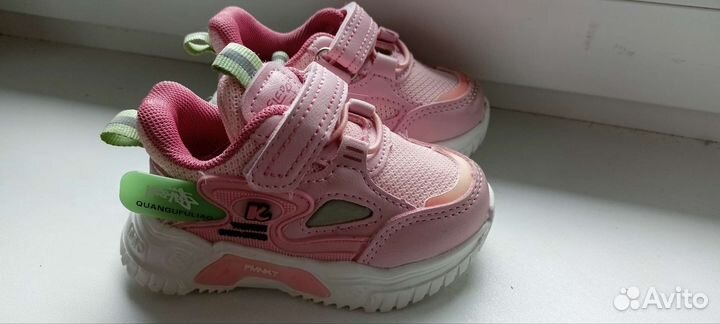 Кроссовки для девочки