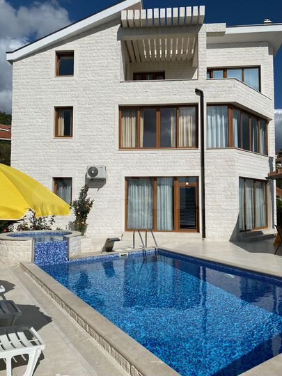 Гостиница 300 м² (Черногория)