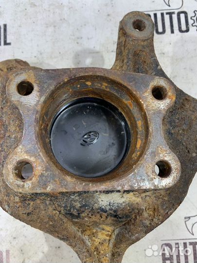 Кулак задний левый Kia Sportage SL G4KD 2011