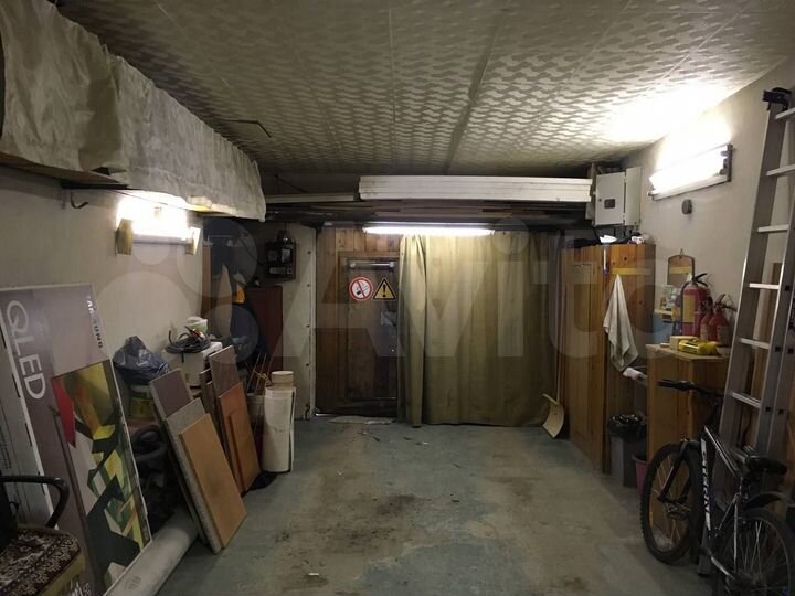 Гараж, > 30 м²