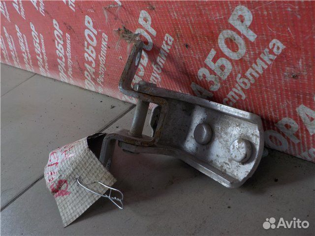 Петля двери нижняя задняя левая Toyota Corolla