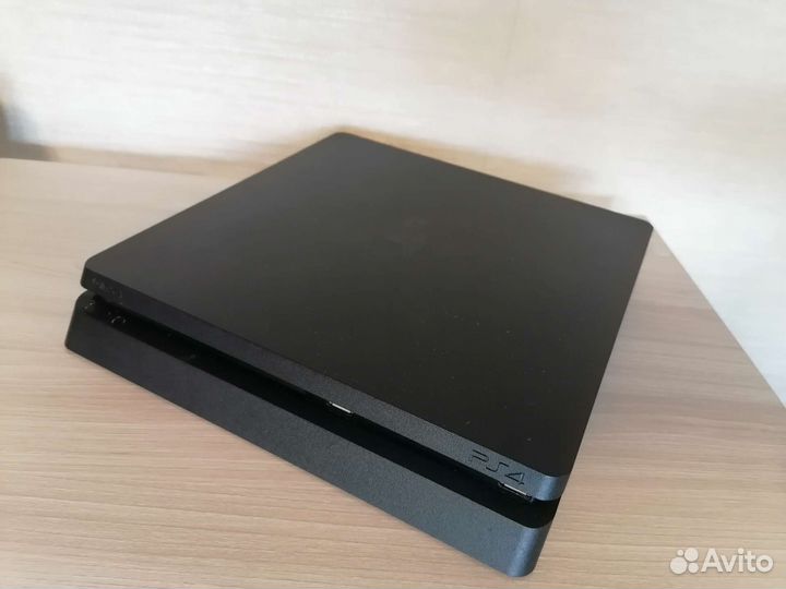 PS4 Slim 1Tb +2джоя, игры