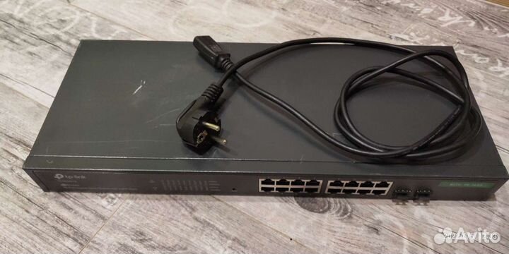 Коммутатор TP-Link JetStream TL-SG2218