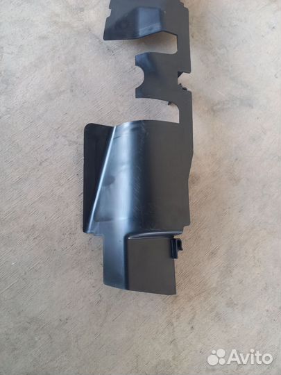 Дефлектор радиатора правый Volkswagen Polo 6