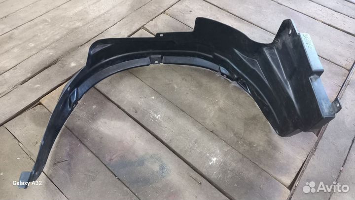 Подкрылок передний левый Suzuki grand vitara 1