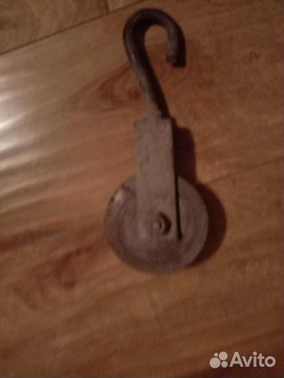 Ролик с крюком d 100 мм