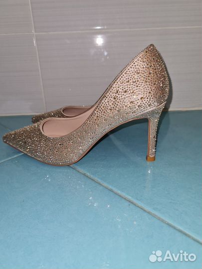 Туфли со стразами новые