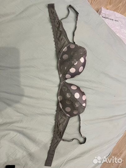 Женский лифчик