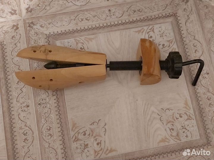 Растяжитель для обуви винтовой