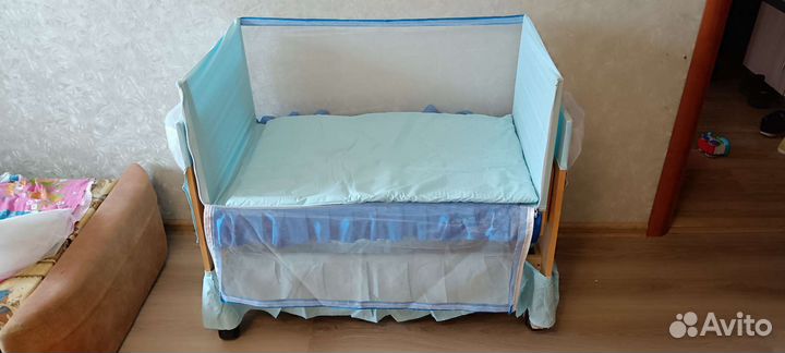 Детская кроватка люлька с маятником