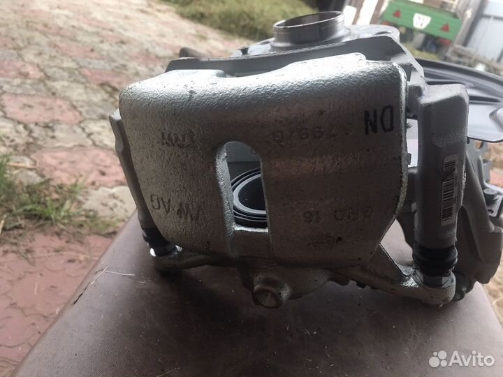 Кулак поворотный в сборе на VW tiguan 1.4