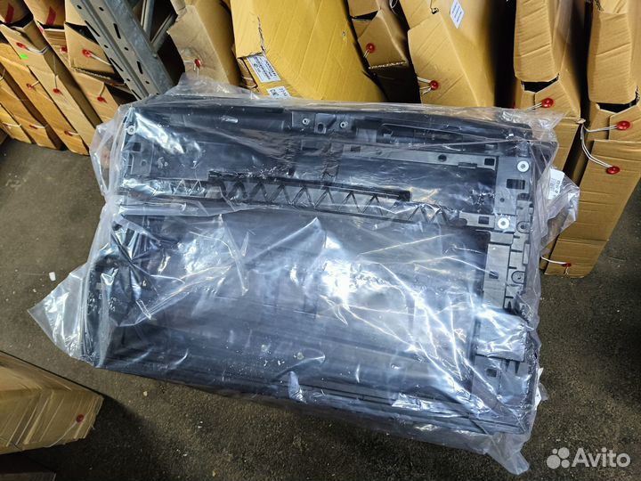 Телевиpор на VW Polo 2011-2020 Рамка радиатора