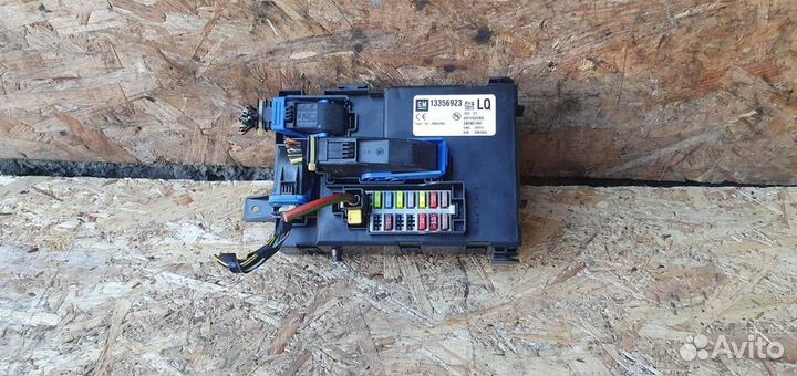 Блок предохранителей салонный Opel Meriva B 2010