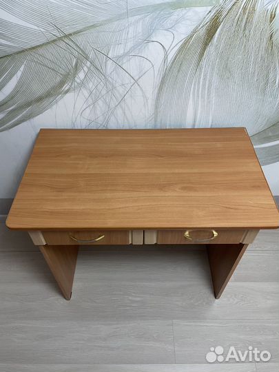 Деревянный стол