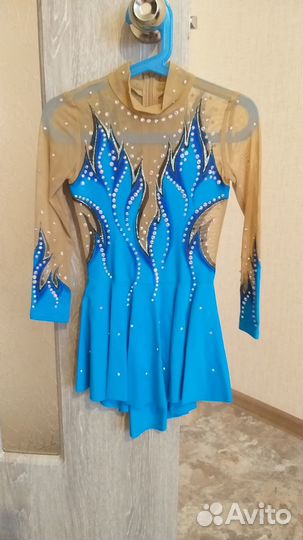 Костюм для выступления по фигурному катанию