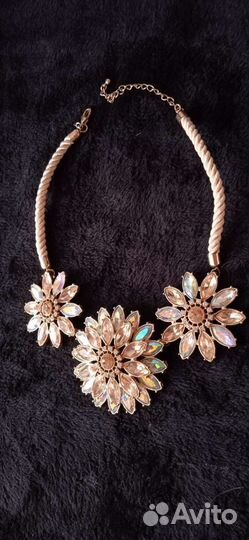 Колье,бусы, ожерелья. Стразы