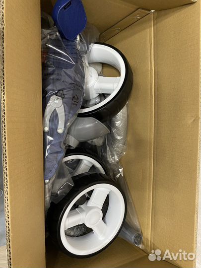 Детский трехколесный велосипед с ручкой