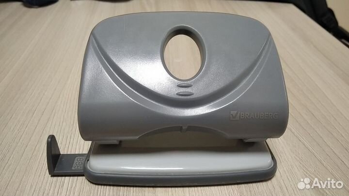 Дырокол Brauberg + 2 ежедневника в подарок