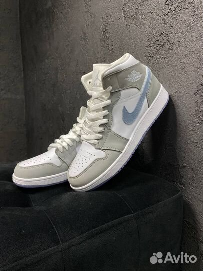 Кроссовки Nike Air Jordan 1 Mid Lux