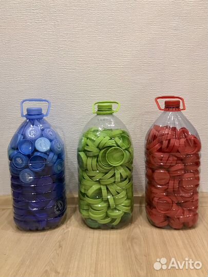 Пластиковые крышки цветные бу больше 750 шт