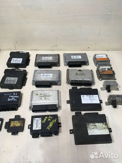 Блок управления двигателем Тоуарег 3.2 AZZ