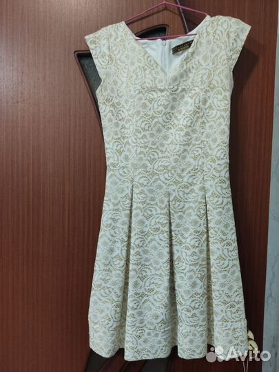 Платье на подкладке золотистое