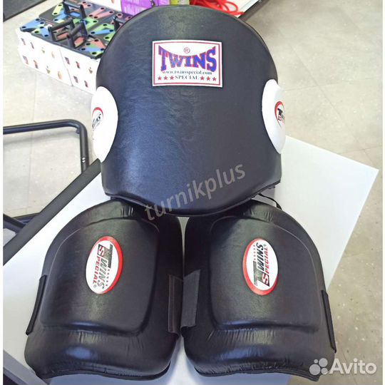 Защита корпуса и бедер тренера рыцарь