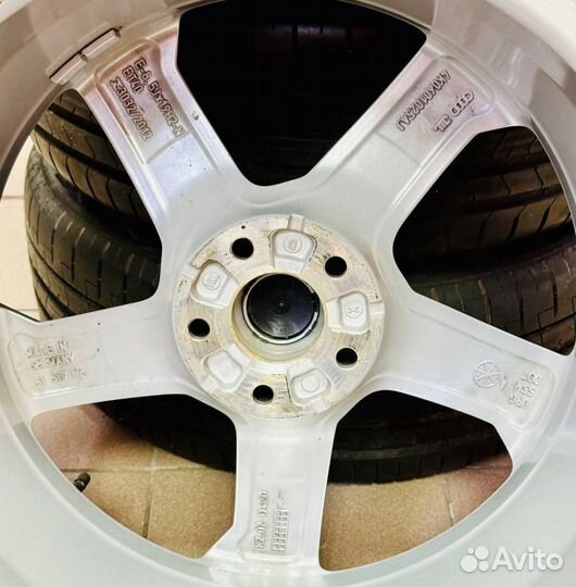 Pirelli P Zero 245/45 R19 102Y