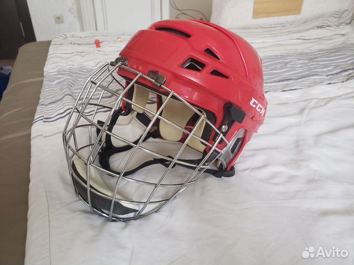 Хоккейный шлем