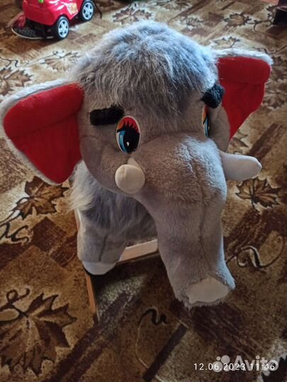 Детская игрушка качалка