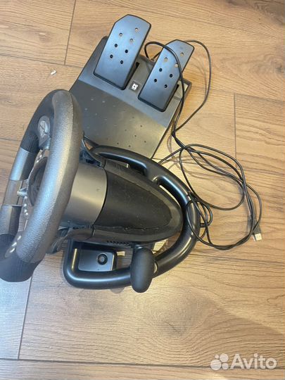 Игровой руль с педалями