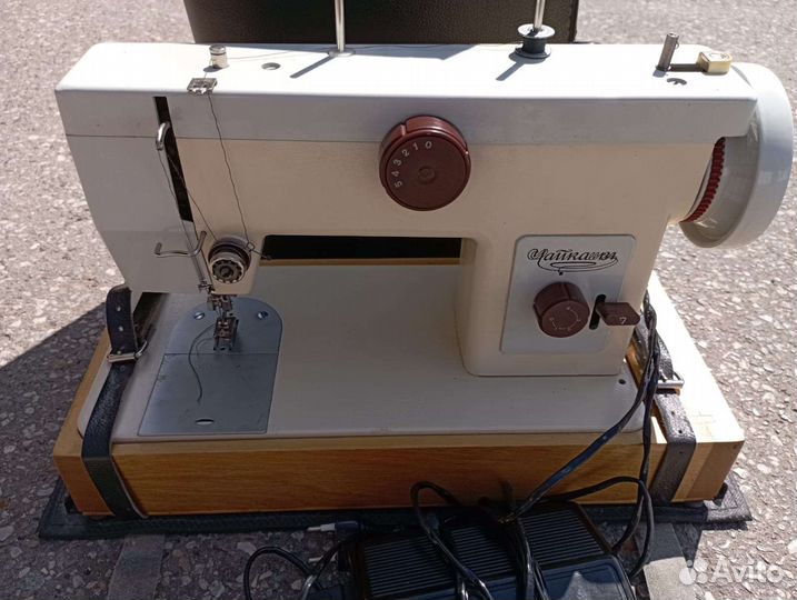 Швейная машина 