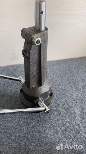 Подьемник гидравлический для кресла