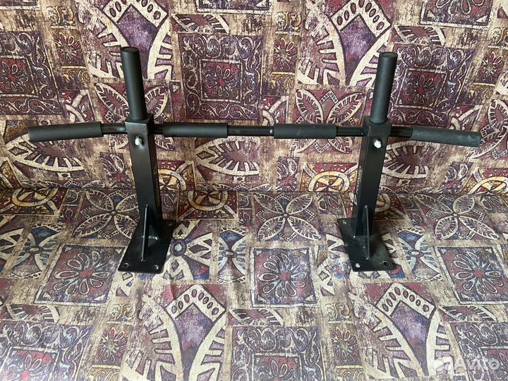 Турник настенный