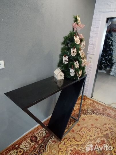 Стол-консоль в стиле лофт