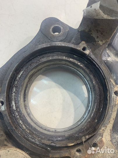 Кулак поворотный передний правый