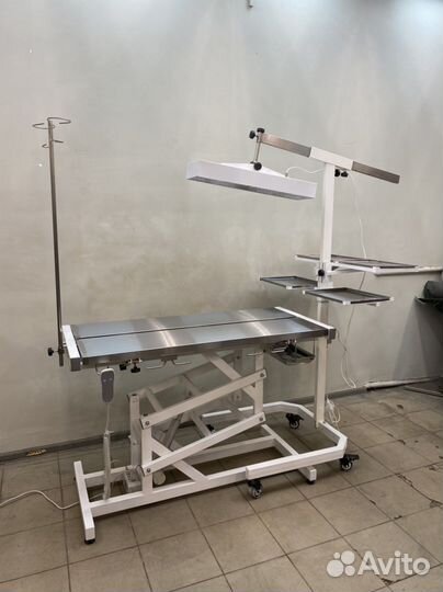 Операционный стол Свуэл9 + хир. Светильник