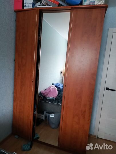 Шкаф с зеркалом