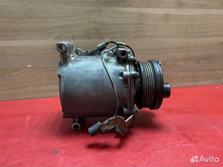 Компрессор кондиционера MN185570 Mitsubishi Lancer