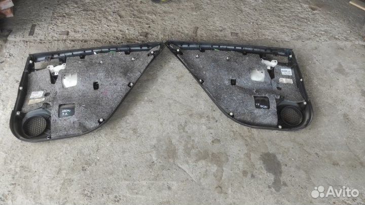 Обшивка боковой двери задняя Toyota Avensis T250