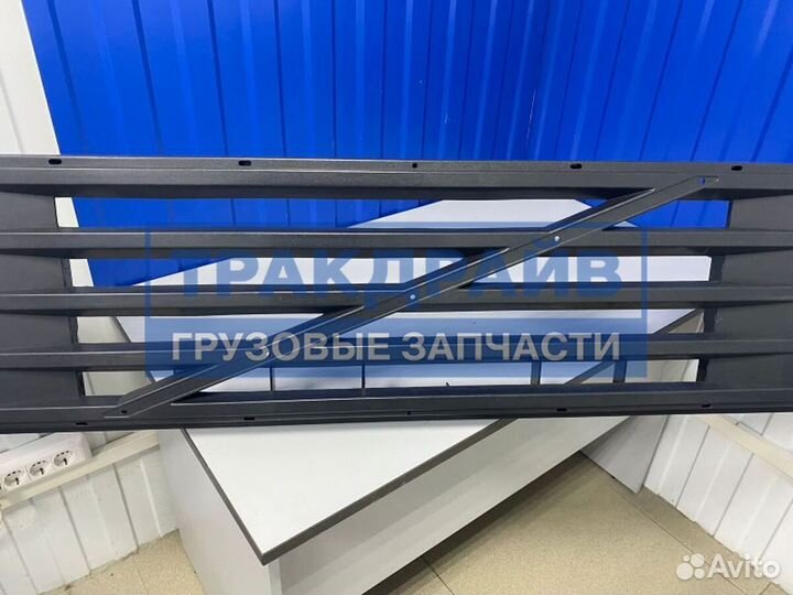 Решетка радиатора Вольво Фш верхняя