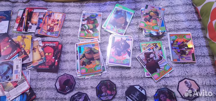 Коллекционные карточки и фишки