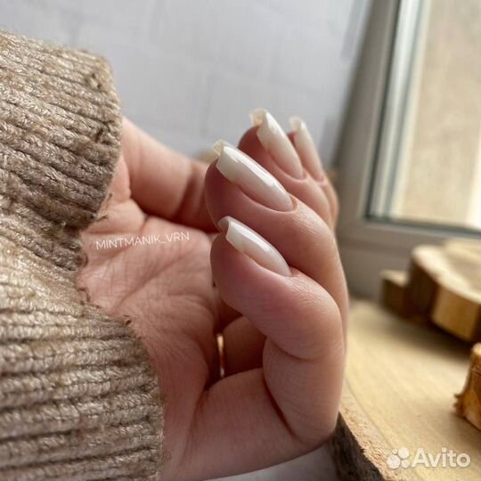 Маникюр, педикюр Golden trace