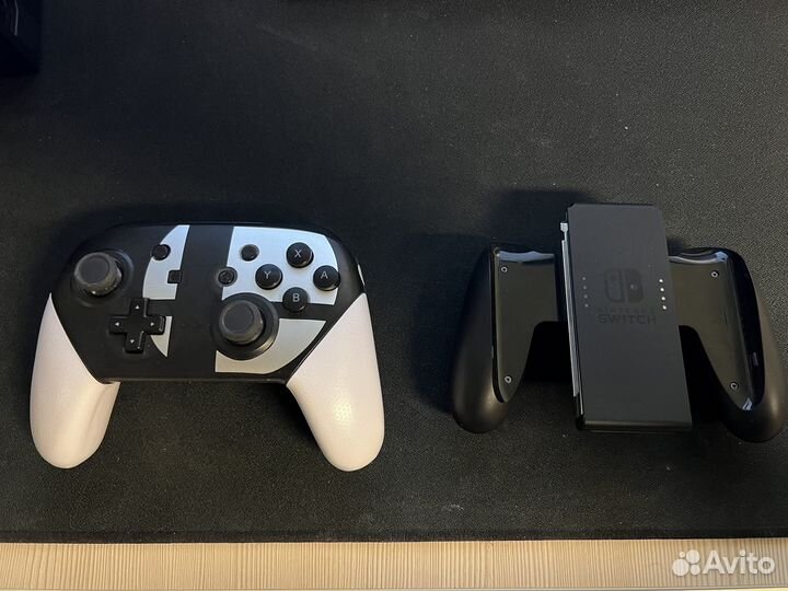 Nintendo Switch + Zelda Breath of the Wild