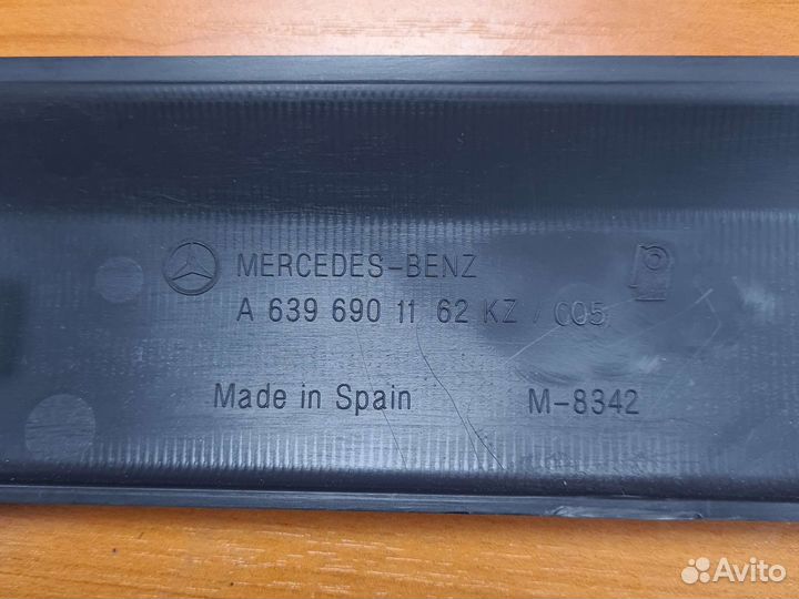 Молдинг задней правой двери