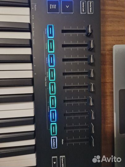 Миди клавиатуру novation launchkey 61